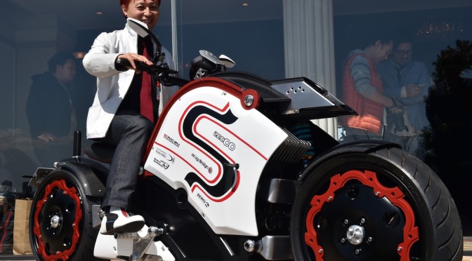 日本製の電動オートバイ「zecOO（ゼクー）」が、3月25日に発売開始